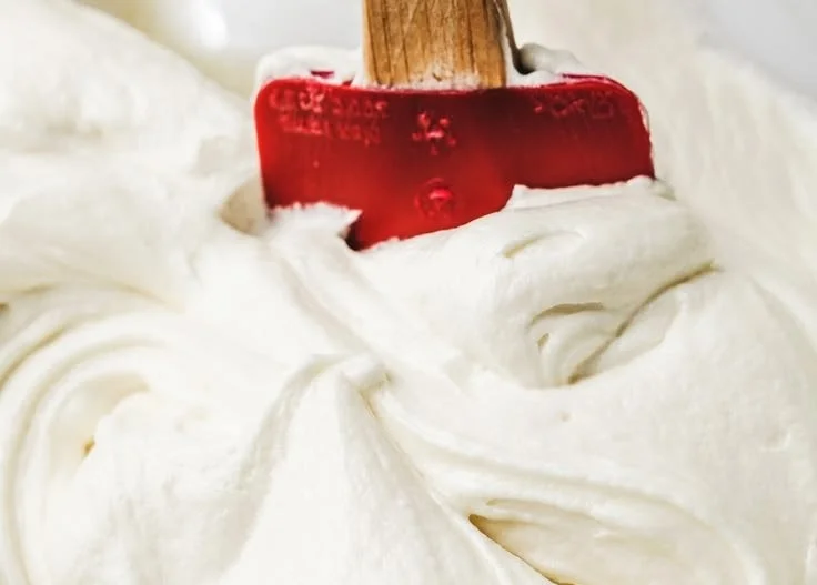 Delicious American buttercream frosting ready for decorating sweets.