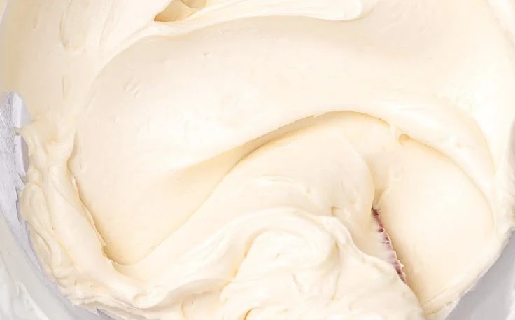 Delicious homemade buttercream frosting for cakes and cupcakes