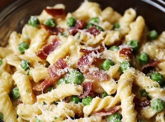 Creamy Bacon Pasta Salad with Peas, a delicious and easy recipe